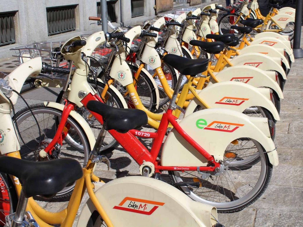 Stazione del bike sharing per smart mobility